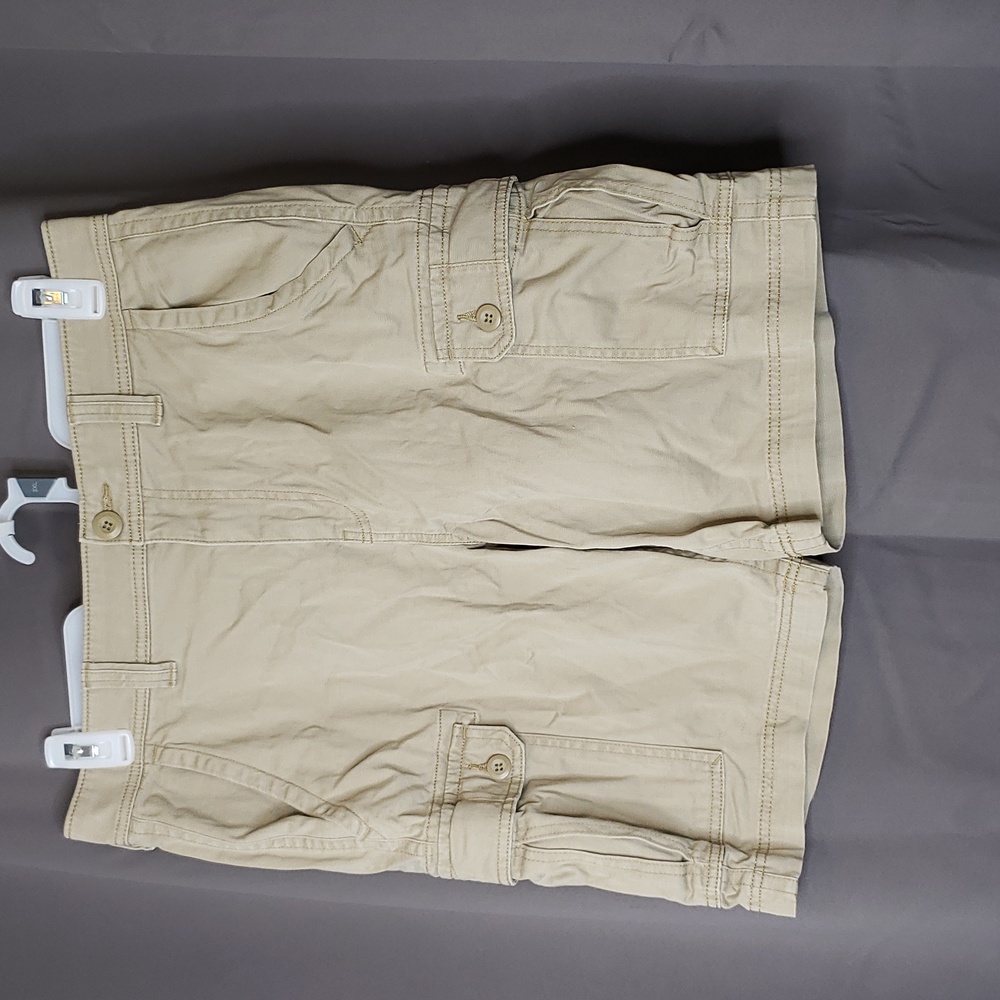 Size 34, St John's Bay cargo shorts,  tons of working pockets!!